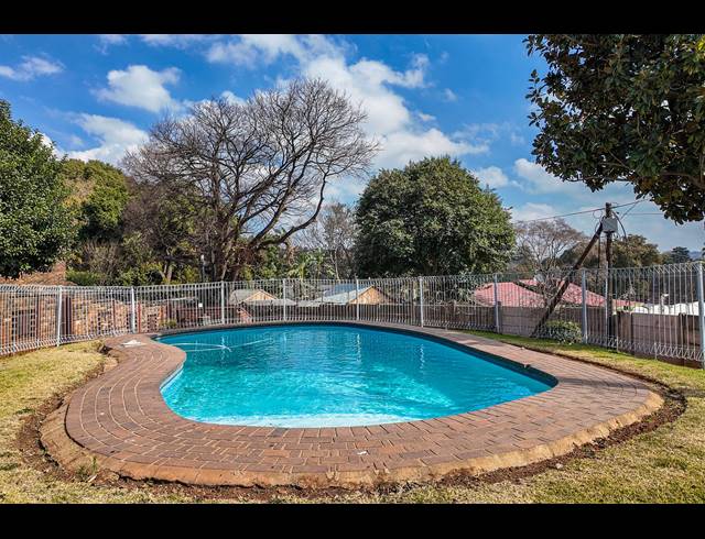 5 BEDROOM SECTIONAL TITLE FOR SALE IN BRAMLEY NORTH